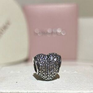 🌹🍃Authentic Pandora Sparkling Clear Pave’ Heart Charm🍃🌹